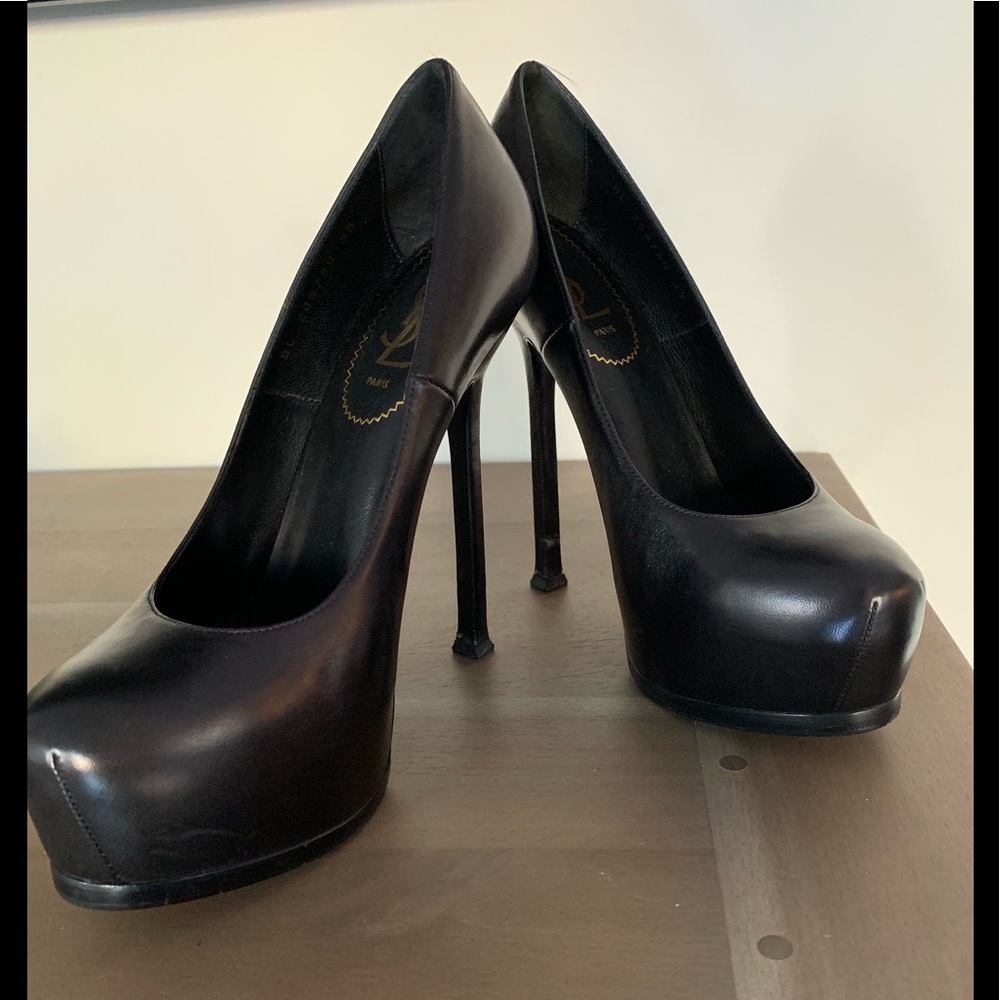 Yves Saint Laurent Pumps